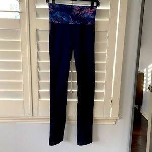 Lulu gently used high, waisted boot cut pant.